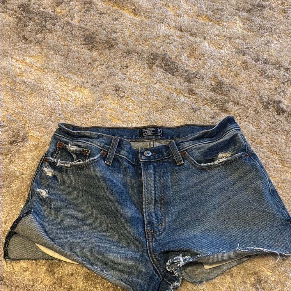 🍍Abercrombie & Fitch Annie High Rise short🍍Sz 28/6🍍2” inseam🍍7” rise🍍